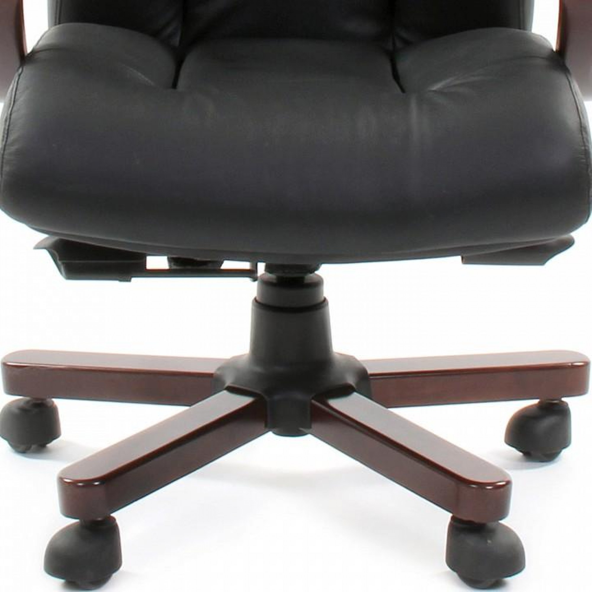 Кресло для руководителя Chairman 421 черный/орех темный, черный    CHA_6082595